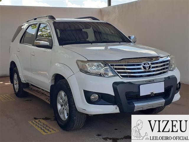 TOYOTA HILUX SW4 4X2 SR 2015
